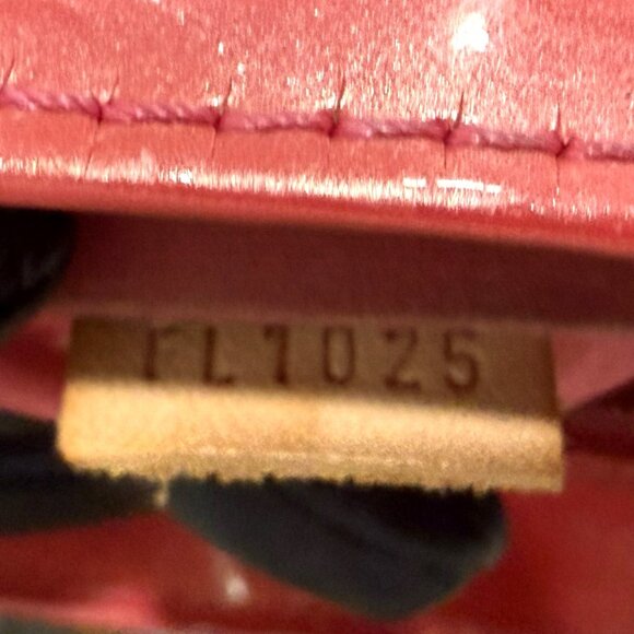 Authentic Louis Vuitton Monogram Vernis Brentwood Tote in Framboise - GUC - Picture 11 of 16